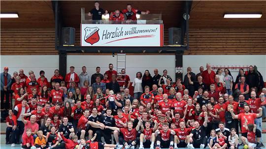 Der SV Beckdorf feiert. Der Zusammenhalt war die große Stärke des Teams.