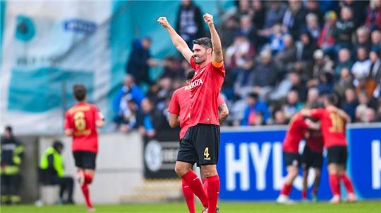 Der SV Wehen Wiesbaden kam beim SV Elversberg zu einem Auswärtserfolg.