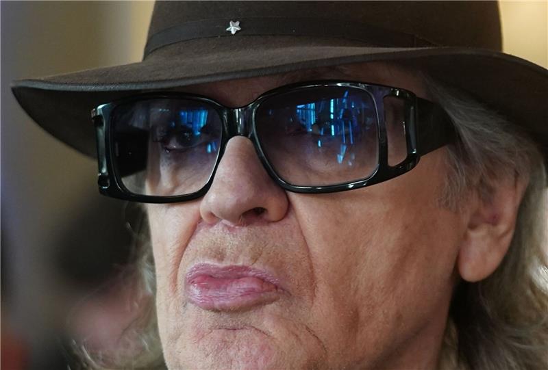 Der Sänger und Musiker Udo Lindenberg ist nach einer Knie-OP schon wieder bester Dinge.