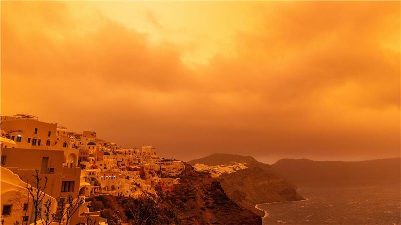 Der Saharastaub sorgt für ein apokalyptisches Bild.