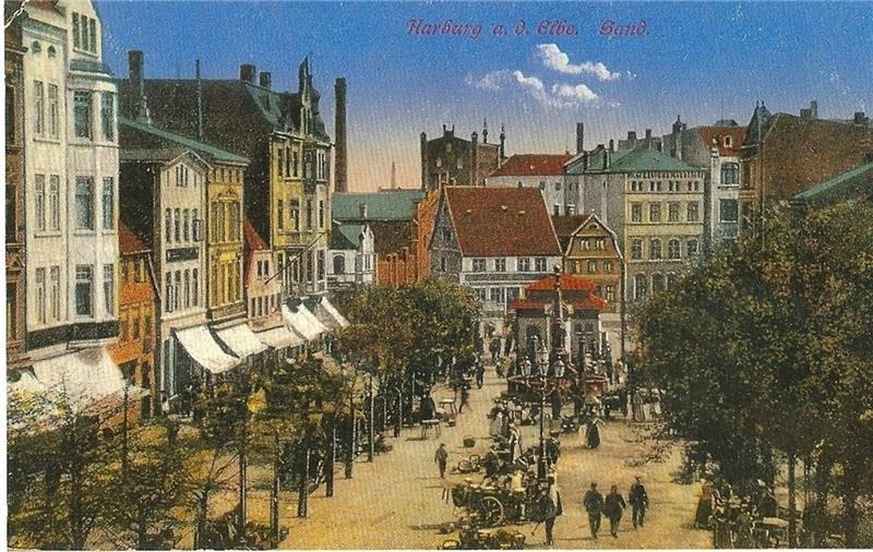 Der Sand um 1910 : Als Hauptplatz Harburgs war er Mittelpunkt aller Geschehnisse wie Feuerwehrübungen oder Festzüge des Vogelschießens.