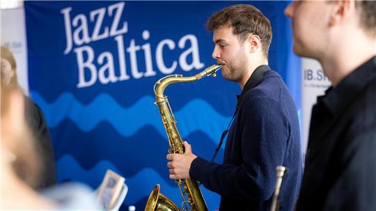 Der Saxofonist Ben Prechtl erhält den IB.SH-JazzAward 2026. (Handout)