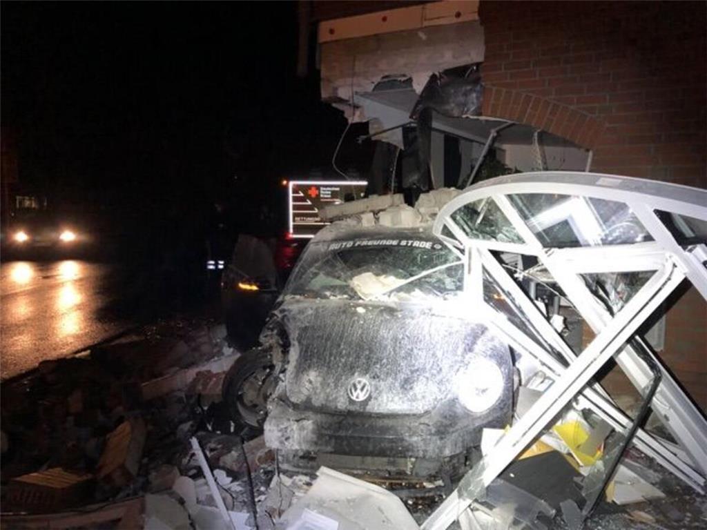 Der Schaden am Haus liegt Schätzungen zufolge im sechsstelligen Bereich.