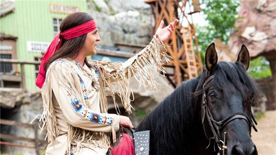 Der Schauspieler Alexander Klaws als Winnetou.
