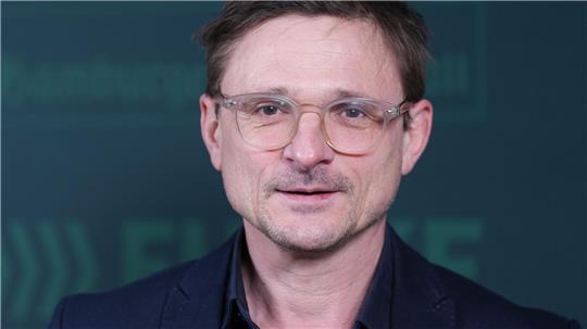Der Schauspieler Florian Lukas wird mit dem Emder Schauspielpreis ausgezeichnet. (Archivbild)