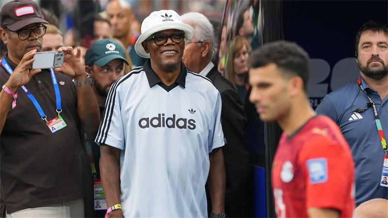 Premierensieg im Elfer-Drama: Salahs Ägypten im Achtelfinale Der Schauspieler Samuel L. Jackson besucht das Spiel.