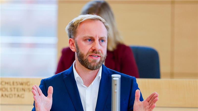 Der Schienenausbau im Norden geht dem SPD-Verkehrspolitiker Niclas Dürbrook nicht schnell genug. (Archivbild)