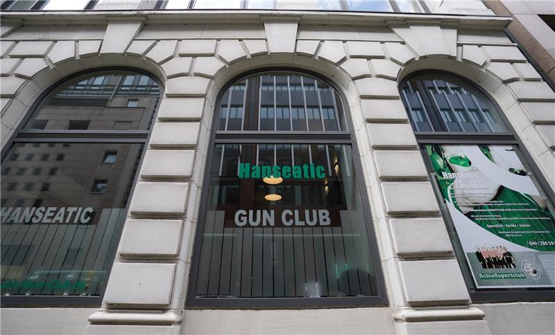 Schießclub weist Vorwürfe im Zusammenhang mit Alsterdorf-Schützen zurück Der Schießclub „Hanseatic Gun Club“ des Hamburger Amokschützen Philipp F. hat Vorwürfe zurückgewiesen, dem 35-Jährigen unrechtmäßig zum Waffenbesitz verholfen zu haben. Foto: Marcus Brandt/dpa