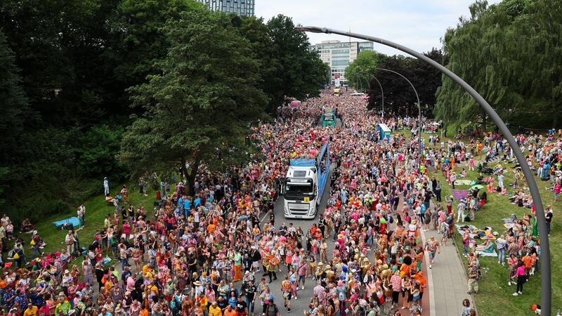 Der Schlagermove zieht jährlich Hunderttausende Schlagerfans in die Hansestadt.