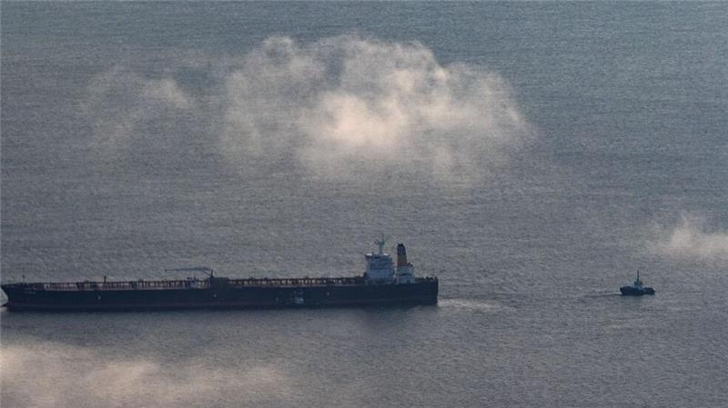 Was der Schlepperkapitän über den „Eventin“-Einsatz verrät Der Schlepper „VB Luca“ stabilisierte den Tanker von hinten.