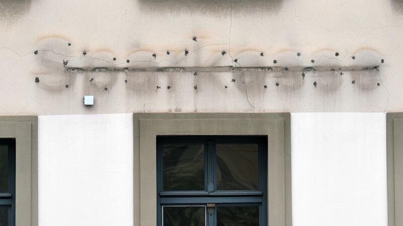 Weniger Bankfilialen in Niedersachsen Der Schriftzug „Sparkasse“ an einer früheren Filiale des Geldinstituts an einer Hausfassade.