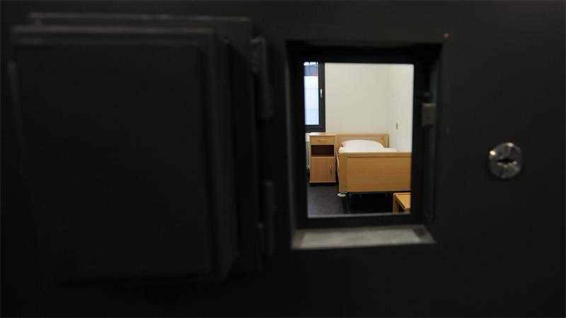 Schüsse in Stade - Drei Monate Fassungslosigkeit und Fragen Der Schütze soll sich in Untersuchungshaft das Leben genommen haben. (Archivfoto)