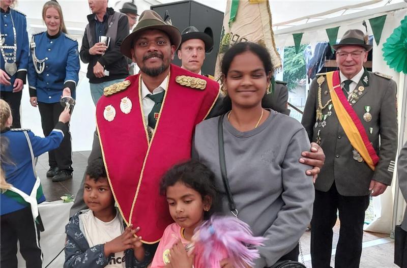 Der Schützenkönig Vijay Govindarajan mit seiner Familie.