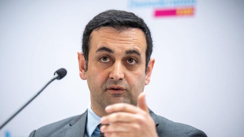 Haushaltsstreit: FDP-Kritik an „Schuldenpopulismus“ „Der Schuldenpopulismus der SPD vor allem ist an der Stelle auch gefährlich für die Zukunft und Entwicklung unseres Landes“: Bijan Djir-Sarai, FDP Generalsekretär.