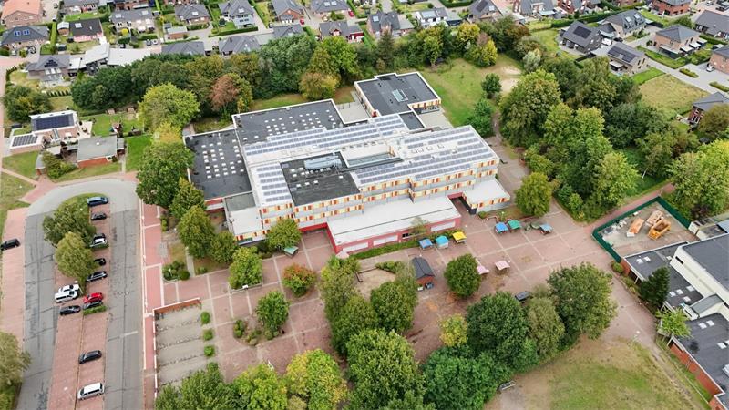 Der Schulhof der Porta-Coeli-Schule wird umgestaltet. Zuerst werden Fahrradstellplätze, Bushaltestelle und Erreichbarkeit der Schulsporthalle neu geordnet.