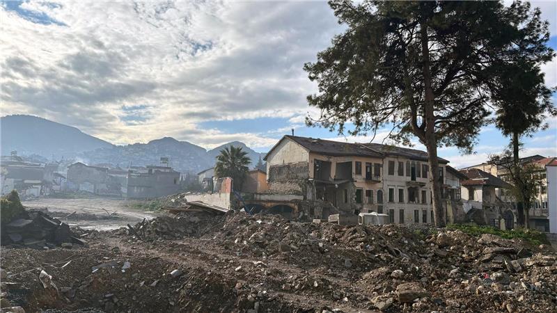 Der Schutt wurde abgetragen, der Wiederaufbau muss noch warten. 