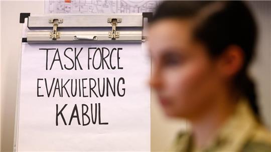 Der Schutz der früheren afghanischen Ortskräfte war der vorigen Bundesregierung ein Anliegen: Sie legte ein Aufnahmeprogramm auf und richtete in der Botschaft im benachbarten Pakistan eine "Task Force Evakuierung Kabul" ein. 