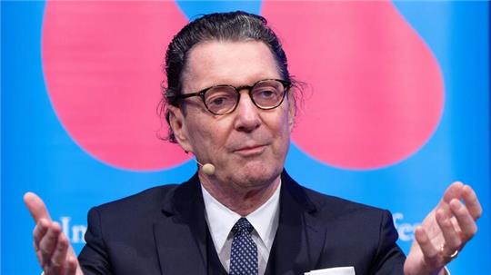 Der Schweizer Bestsellerautor Martin Suter hat am 29. Februar Geburtstag. Also nur in einem Schaltjahr.