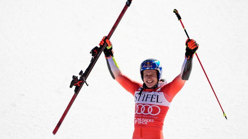 Große Kristallkugel frühzeitig an Odermatt: „Alles perfekt“ Der Schweizer Marco Odermatt verwies in einem hochklassigen Duell den Norweger Henrik Kristoffersen auf Platz zwei.