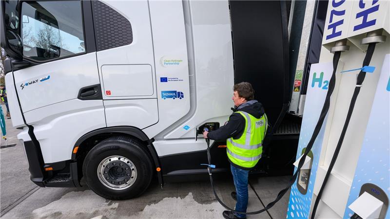 Der Schwerlastverkehr gilt als wichtiger Einsatzbereich für Wasserstoff. (Archivbild)
