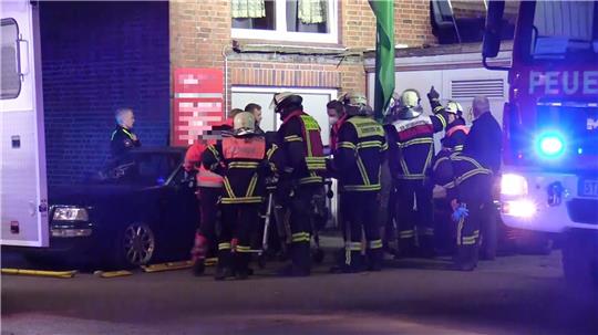 Der Schwerverletzte musste ins Krankenhaus gebracht werden. Foto: Polizei Stade