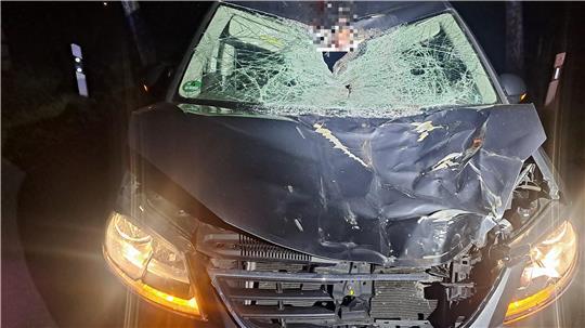 Der Seat ist nach dem Zusammenprall ein Totalschaden.