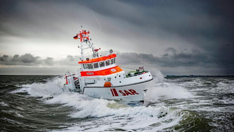 Der Seenotrettungskreuzer „Anneliese Kramer“ hat auf der Unterelbe einen Rettungskragen mit Blinklicht gefunden. (Archivbild)