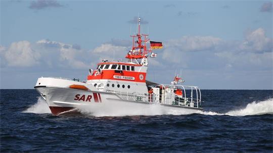 Der Seenotrettungskreuzer „Theo Fischer“ - hier bei einer Übung auf der Ostsee. (Archivfoto)