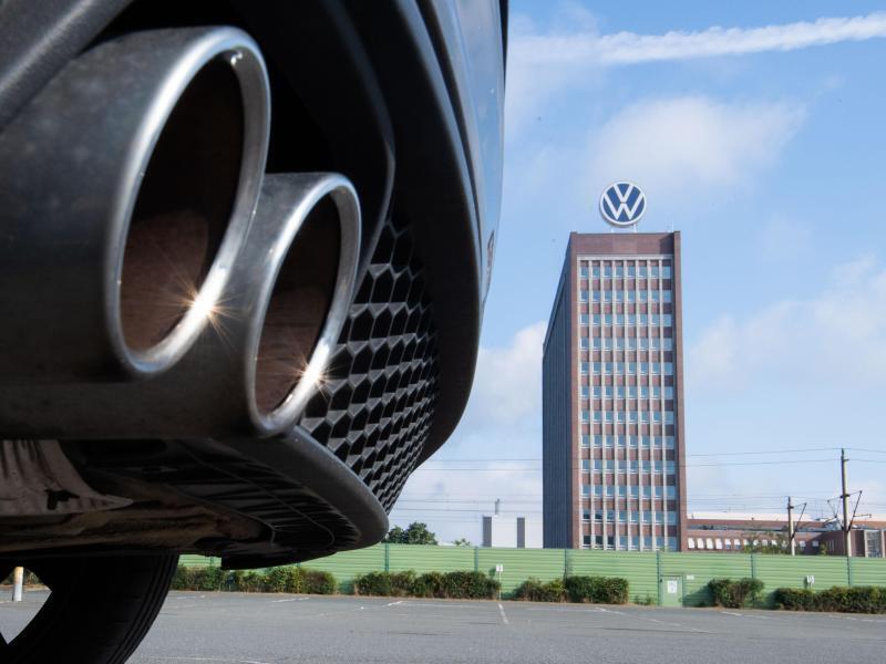 Der Siebte Zivilsenat beim Bundesgerichtshof hat im Zusammenhang mit dem Dieselskandal entschieden, dass Gebrauchtwagen-Käufer bei Verjährung keinen Anspruch auf sogenannten Restschadenersatz von VW haben. Foto: Julian Stratenschulte/dpa