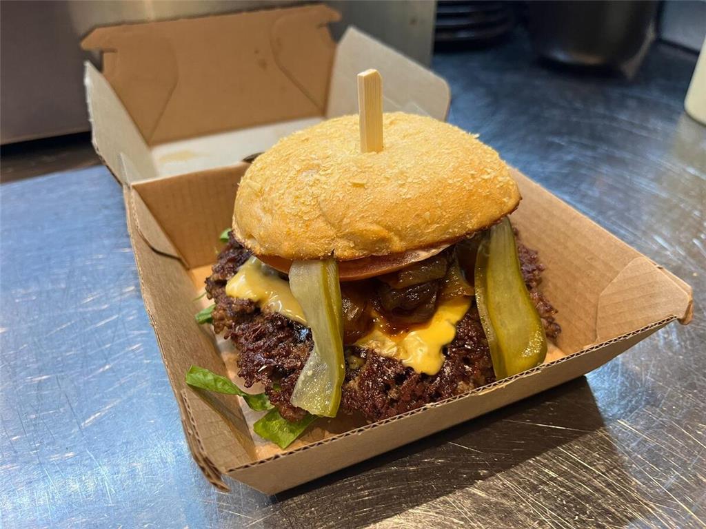 Der Smash Burger ist fertig.