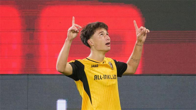 Giftig und hitzig nur auf dem Rasen: Hertha siegt in Dresden Der Sohn vom ehemaligen Hertha-Profi-Coach trifft für Dynamo.