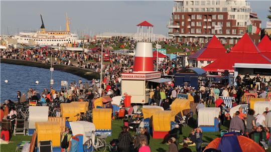 Der Sommerabend am Meer ist endgültig abgesagt. Noch seien Gründeich und Deichvorland nicht stabil genug für die Großveranstaltung. Foto: Archiv