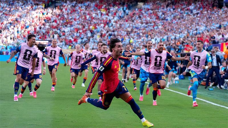 Der Spanier Ferran Torres jubelt nach seinem Tor zum 1:0. 