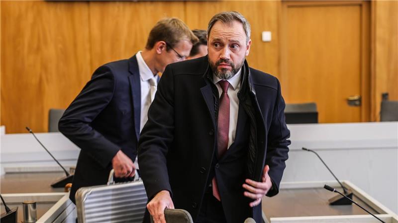 Der Sparkasse Gelsenkirchen, im Gerichtssaal unter anderem vertreten vom Bereichsleiter Vertrieb Matthias Kloh, werfen die Kläger Pflichtverletzungen vor.