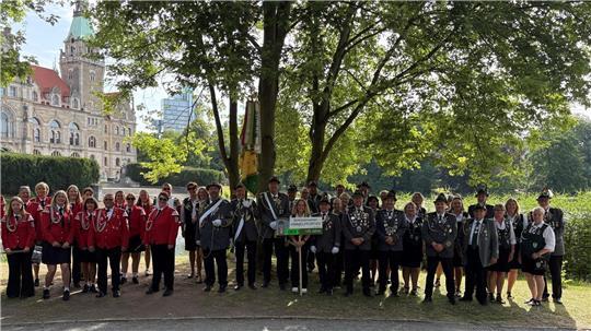 Der Spielmannszug Steinkirchen und der Schützenverein Himmelpforten waren gemeinsam beim weltgrößten Schützenfest in Hannover dabei.