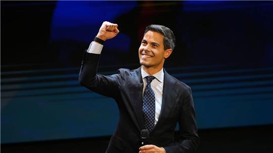 Schlappe für Wilders - Aber rechte Parteien weiter stark Der Spitzenkandidat der Linksliberalen, Rob Jetten, ist nach ersten Prognosen der Wahlsieger in den Niederlanden.