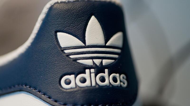 75 Jahre Adidas: Wie aus drei Riemen eine Markenikone wurde Der Sportartikelhersteller Adidas wurde vor 75 Jahren gegründet. (Archivbild)