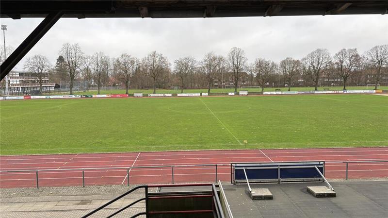 Fördermittel fehlen: Was passiert jetzt mit der Camper Höhe Der Sportplatz auf der Camper Höhe wird hauptsächlich fürs Fußballtraining sowie für den Schulsport genutzt. Auf der Rundbahn wird auch trainiert.