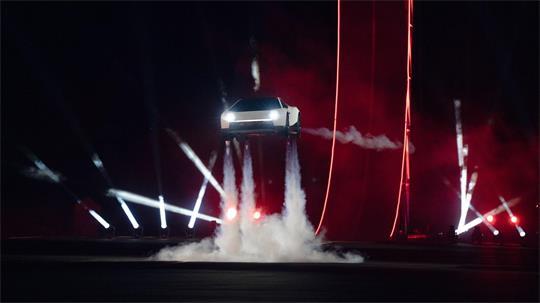 Der Sportwagen werde 2028 in die Produktion gehen und man werde ihn kaufen können, sagte Tesla-Chef Elon Musk.
