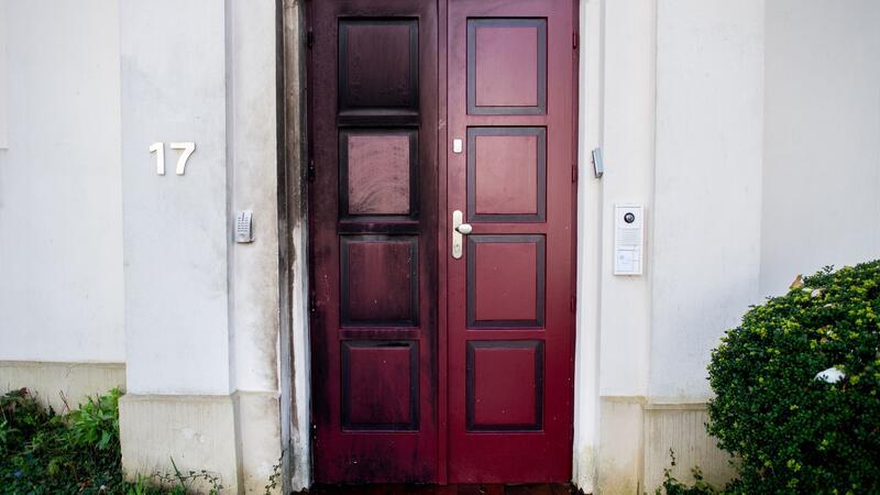 Ermittlungen nach Anschlag auf Synagoge Der Staatsschutz ermittelt, nachdem ein Brandsatz auf eine Synagoge in Oldenburg geworfen wurde.