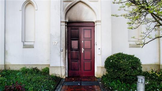 Der Staatsschutz ermittelt, nachdem ein Brandsatz auf eine Synagoge in Oldenburg geworfen wurde.