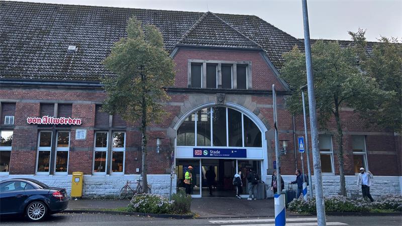 Der Stader Bahnhof. Auf den ersten Blick durchaus ansehnlich - aber wirklich nur auf den ersten Blick.