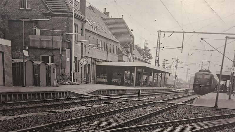 Claudia vom Bahnhof: Erinnerungen an eine Kindheit in Stade Der Stader Bahnhof in alten Zeiten.