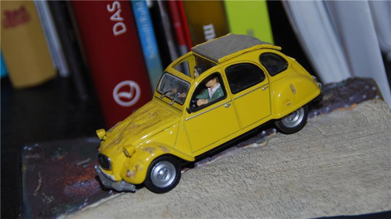 Eine Hommage an ein Kult-Auto: Enten-Treffen in Helmste Der Star aus einem James-Bond-Film hier im Kleinformat in Mulsum.