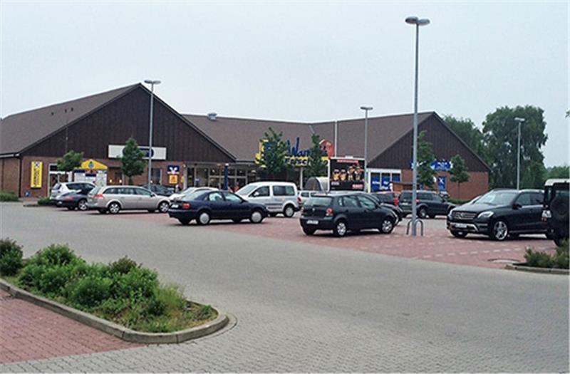 Der Stein des Anstoßes: Wilfried Warnckes Edeka-Markt in Neu Wulmstorf.
