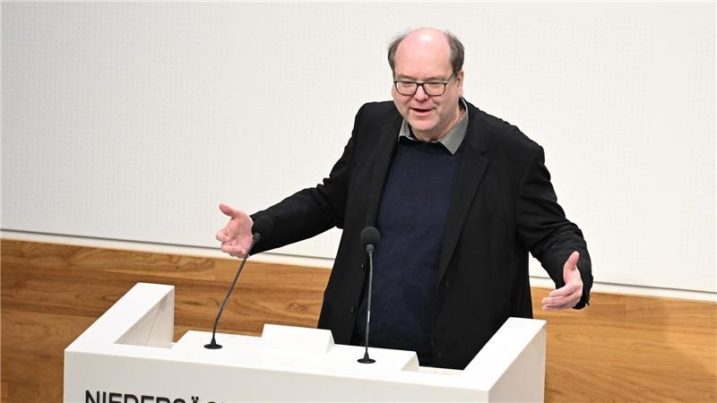 Der Stillstand im Bundeswirtschaftsministerium müsse enden, sonst drohe ein kostspieliger Rückschlag beim Offshore-Ausbau, sagte Christian Meyer. (Archivbild)