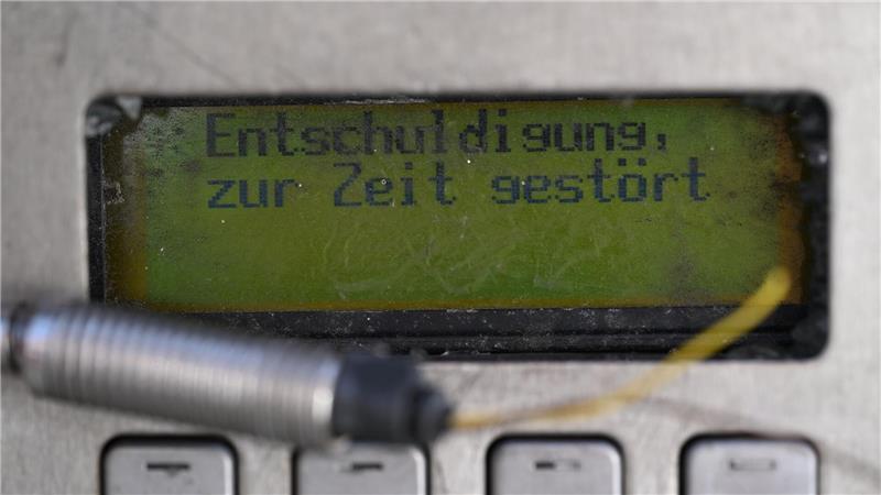 Der Störungshinweis im Display eines kaputten öffentlichen Telefons liest sich so, als würde die Störung irgendwann mal behoben - das wird aber nicht mehr passieren.