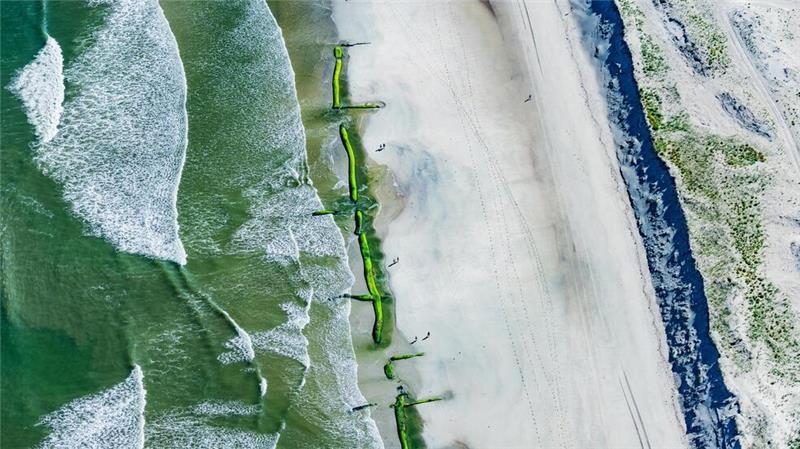 Martin Elsen war wieder auf Tour: Neue Luftbilder von Stades Überflieger Der Strand von Norderney.