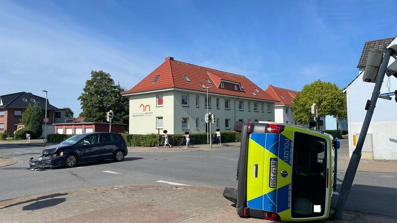 Deshalb kippte das Polizeiauto in Nordenham auf die Seite Umgekippter Streifenwagen in Nordenham.