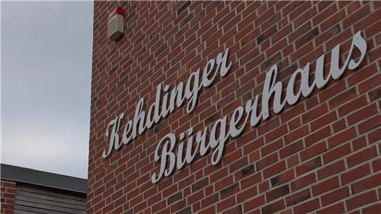Der Streit um das Bürgerhaus Drochtersen geht vor dem Oberverwaltungsgericht weiter.